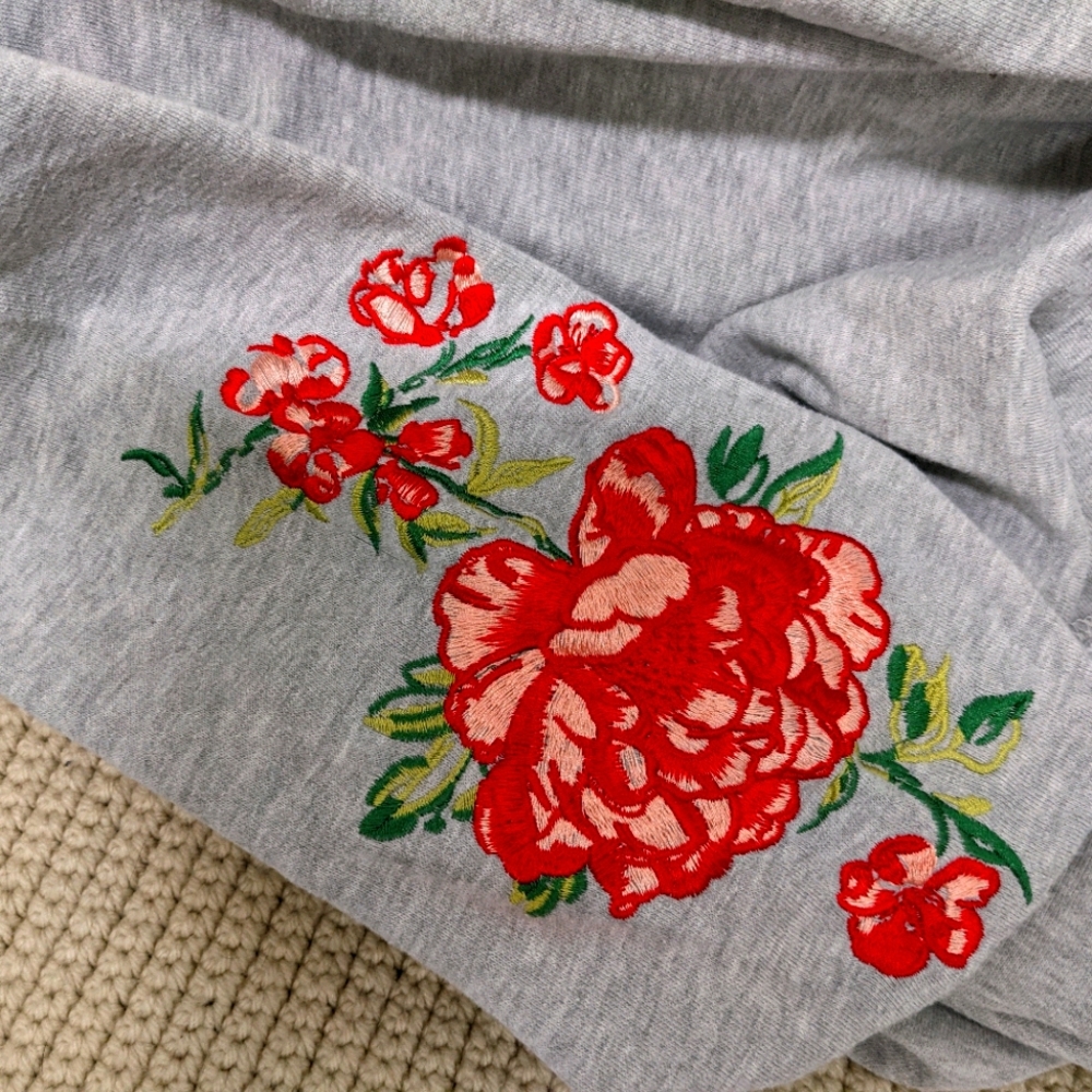 Small Unisex Crop-top Hoodie With Rose Embroidery